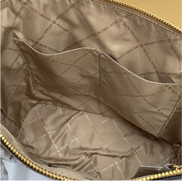 MICHAEL KORS CHARLOTTE
LARGE TOP ZIP TOTE SHOULDER BAG CAMEL COLOR - Picture 3 of 11